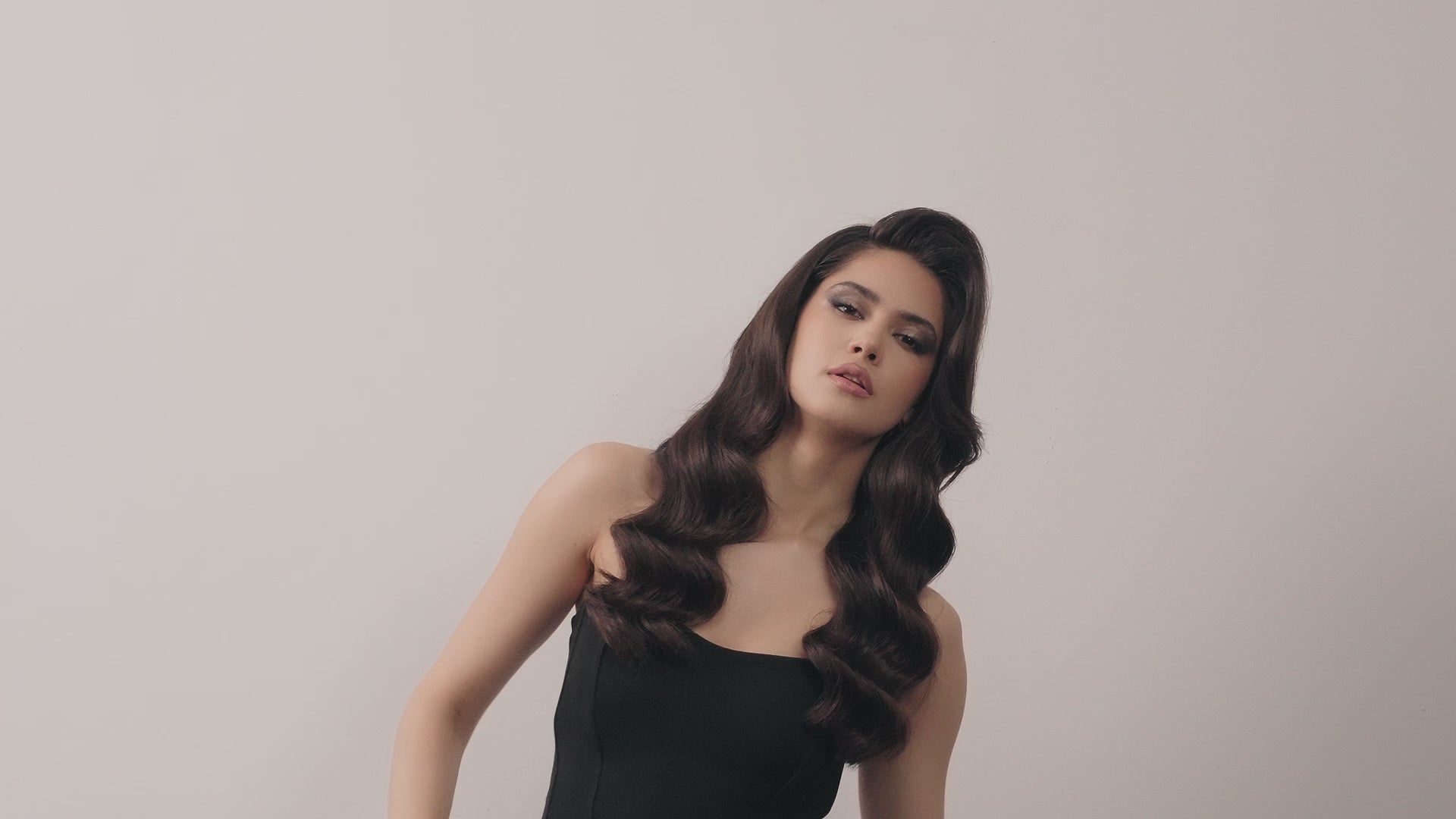 Load video: Amory London New Hair straightener Marylebone
